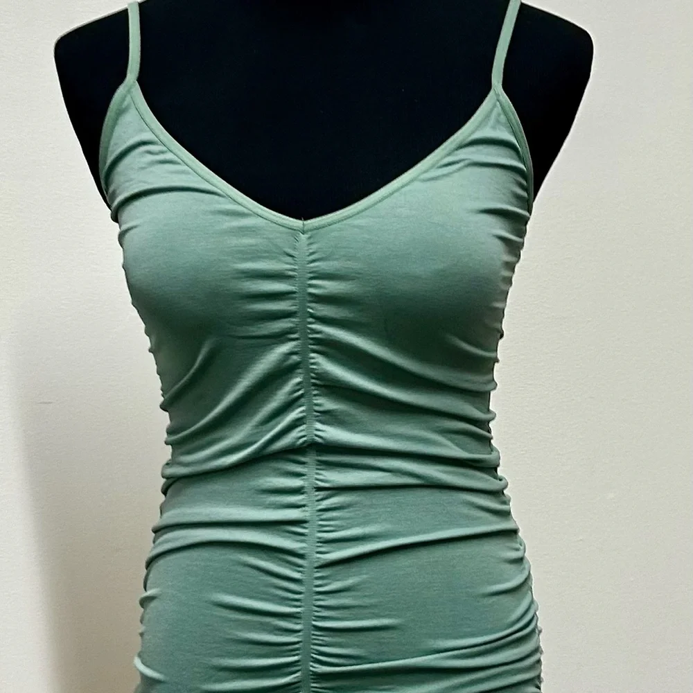NWT….BCBG MAXAZRIA Green scrunched tank top, XS - Picture 4 of 7